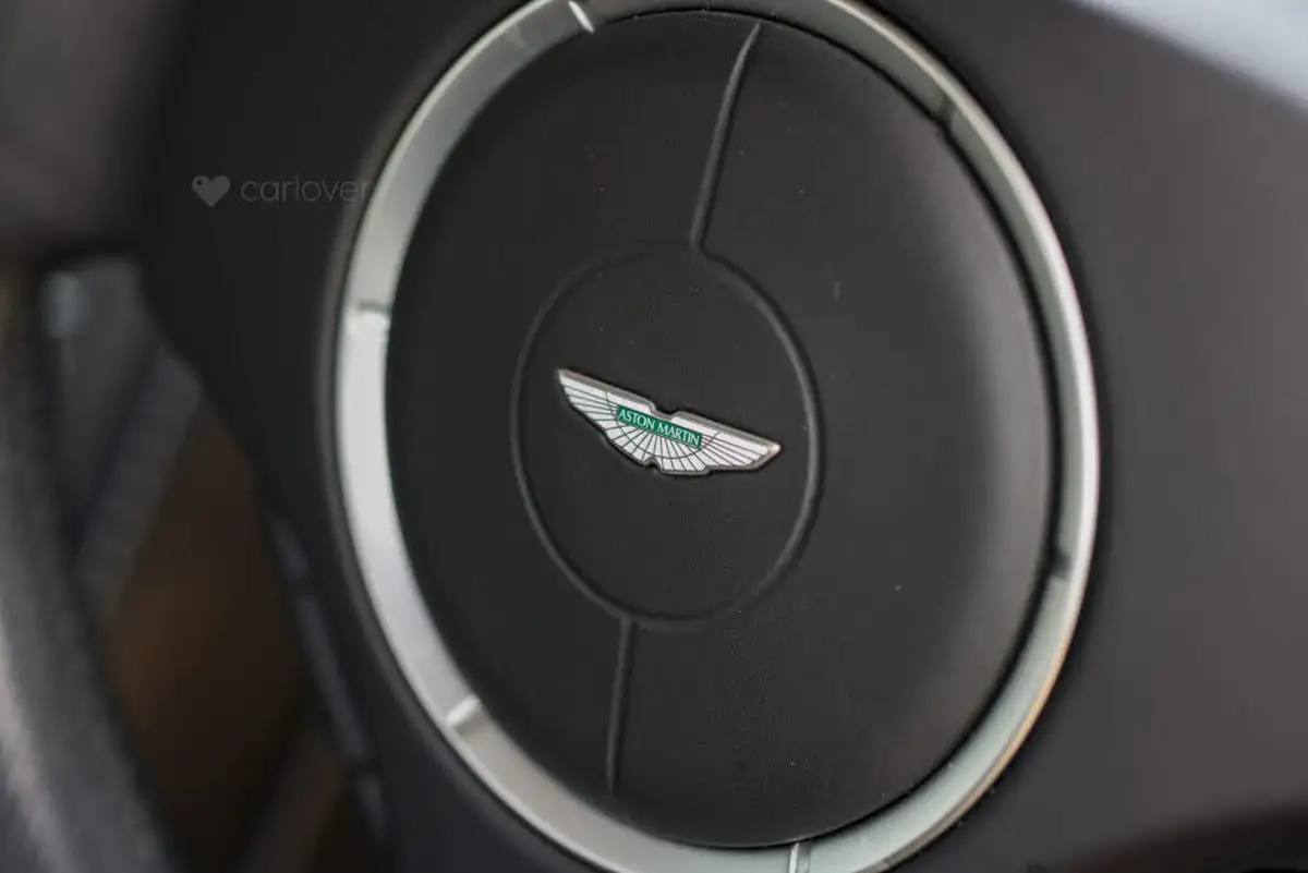 2013-aston-martin-vantage-47-coupe-big-71