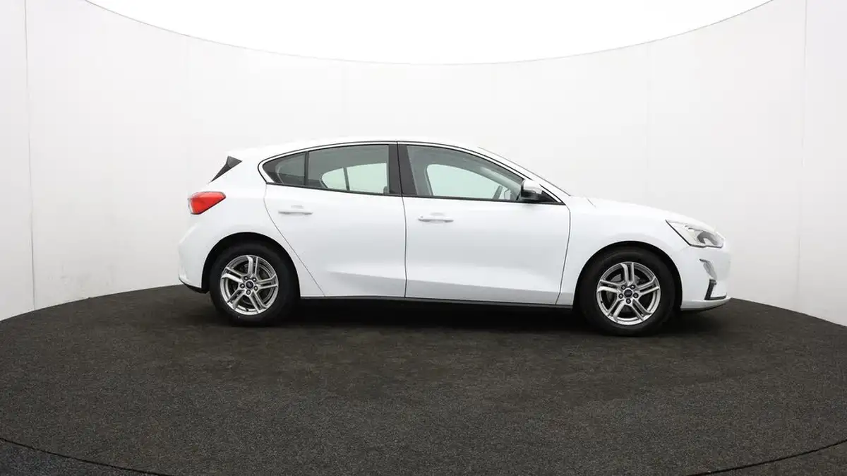 2019-ford-focus-15-zetec-120ps-hatchback-big-32