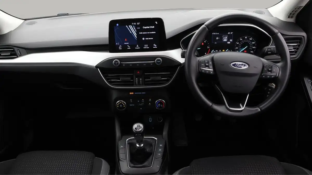 2019-ford-focus-15-zetec-120ps-hatchback-big-12
