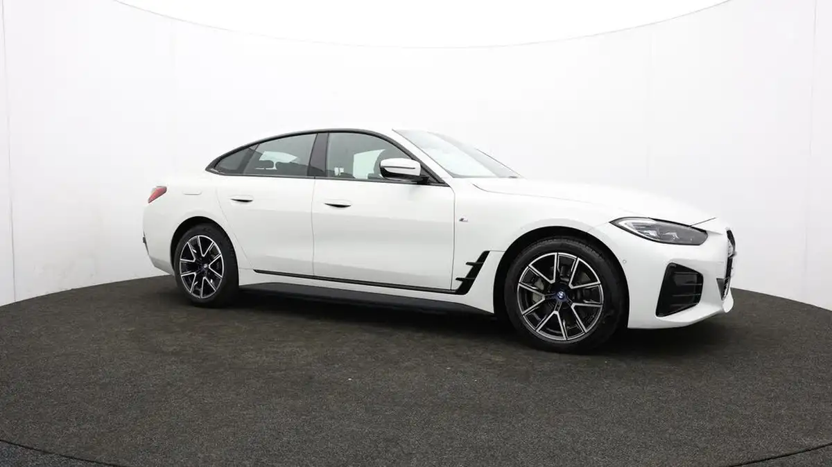 2022-bmw-i4-e-edrive40-m-sport-big-40