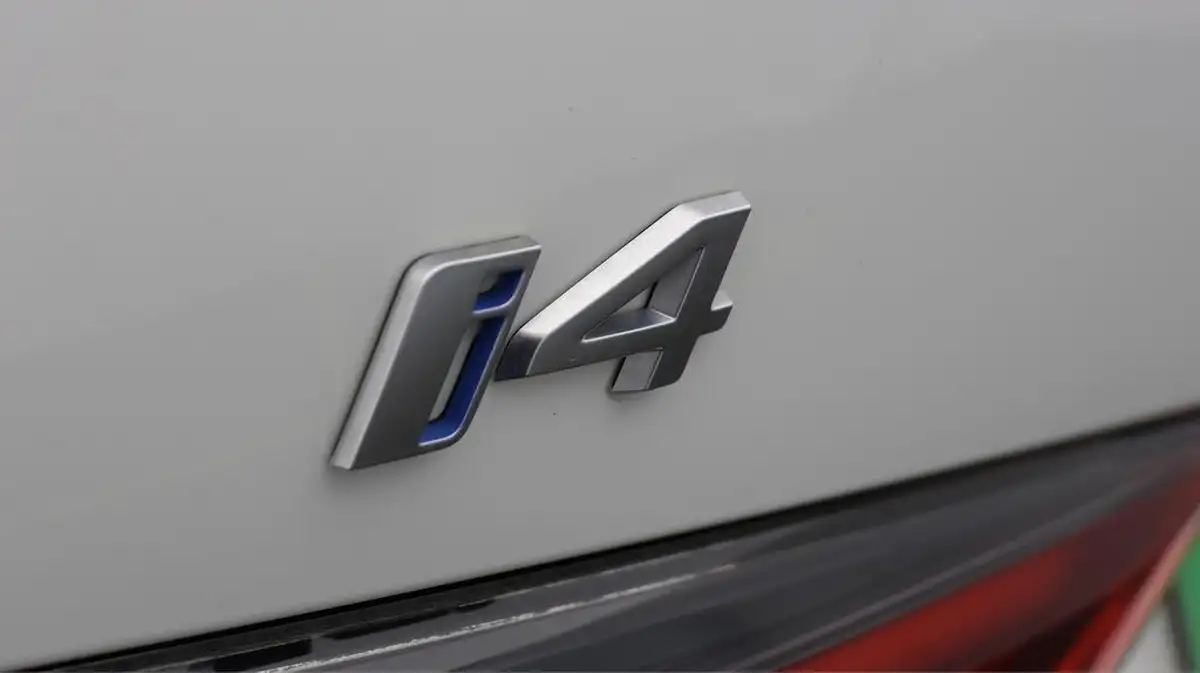 2022-bmw-i4-e-edrive40-m-sport-big-20