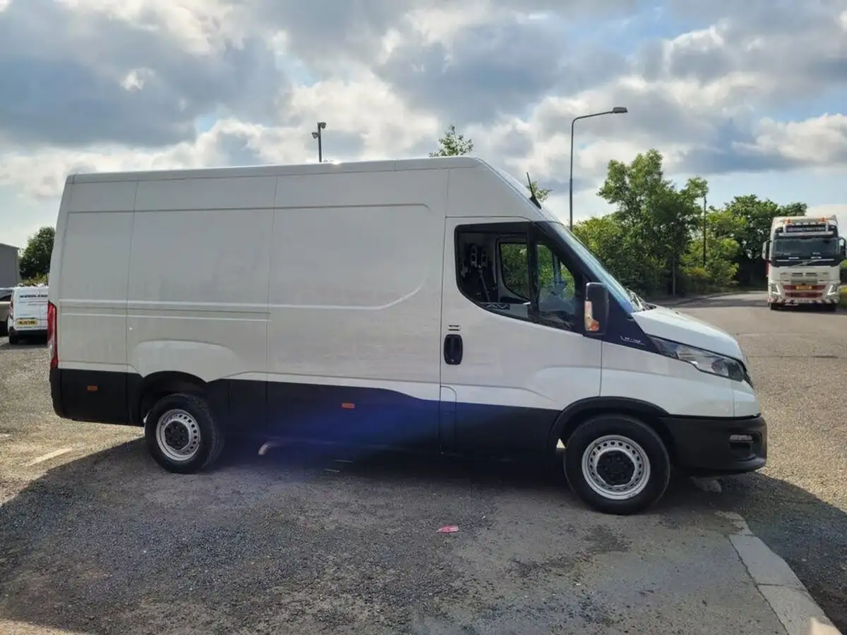 2023-iveco-daily-s-class-23td-35s14v-business-3520mm-h2-136pseu6dt-big-1