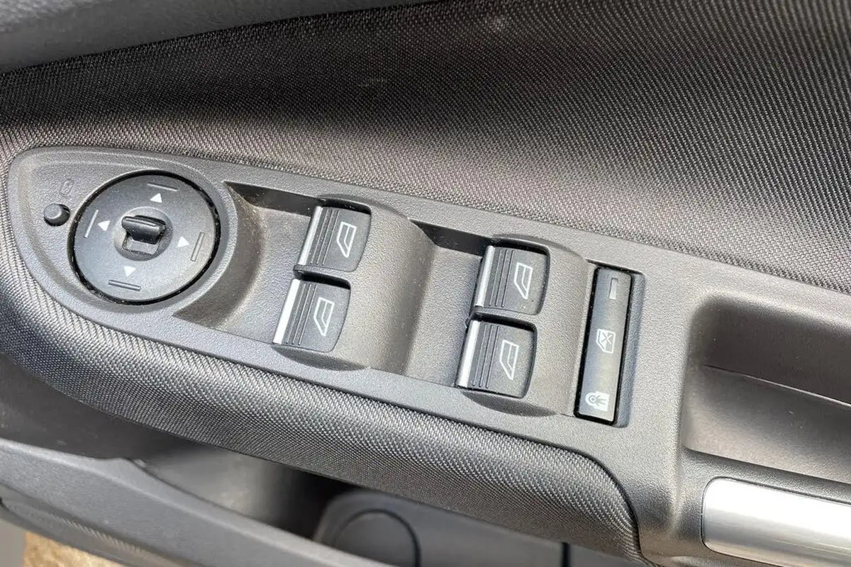 2017-ford-c-max-15tdci-titanium-powershift-big-19