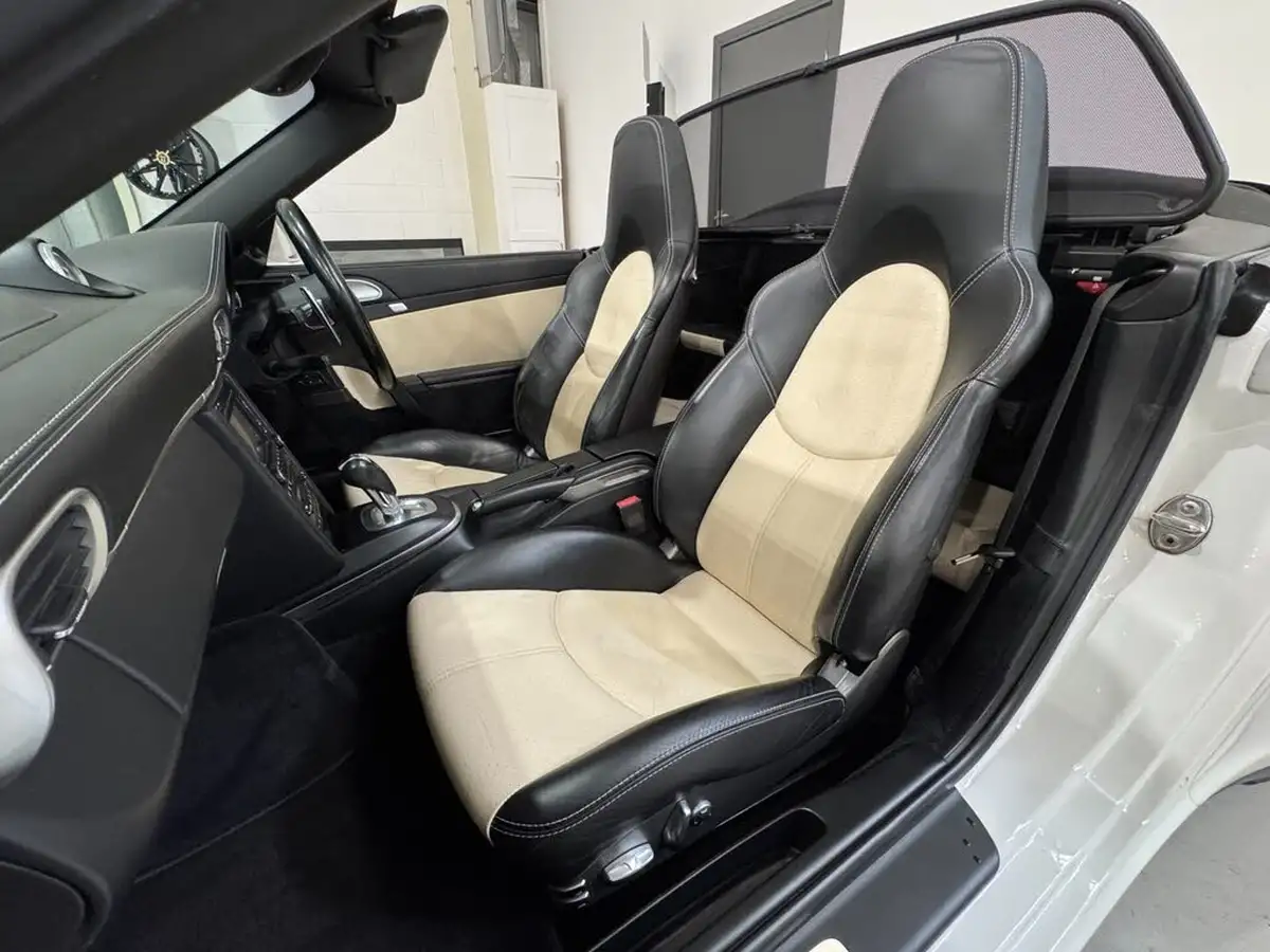 2010-porsche-911-38-turbo-s-cabriolet-big-18
