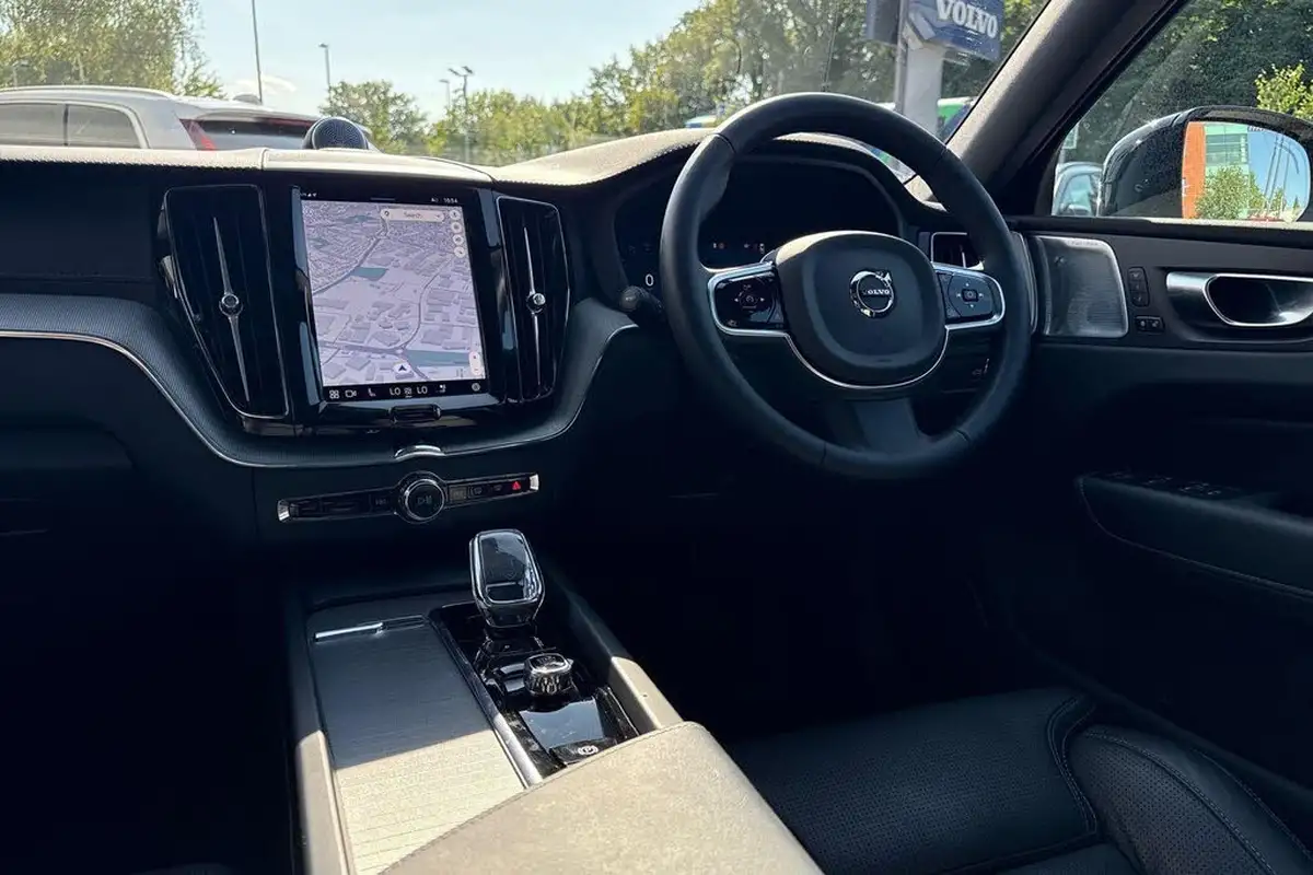 2024-volvo-xc60-20-t8-ultra-black-edition-big-33