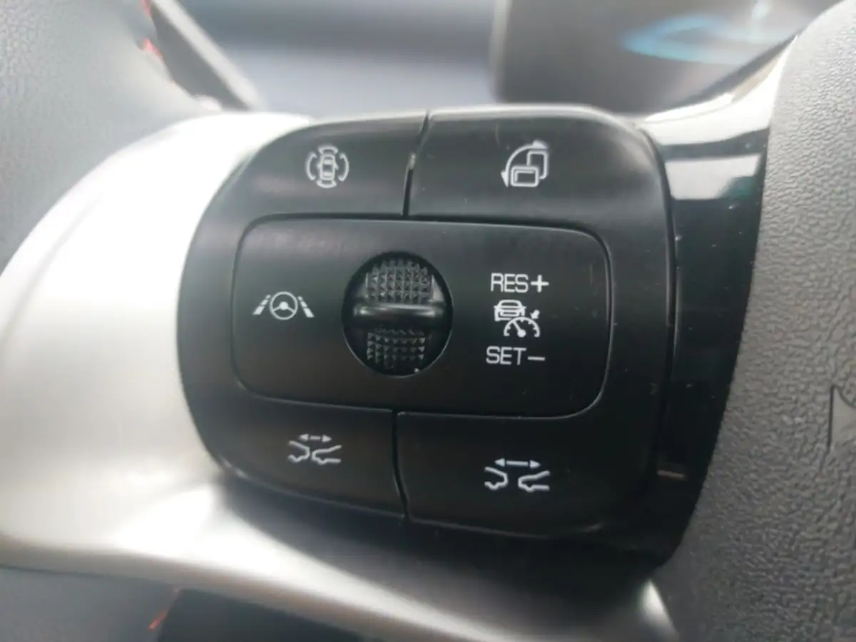 2022-kgm-ssangyong-tivoli-15-ultimate-auto-big-11