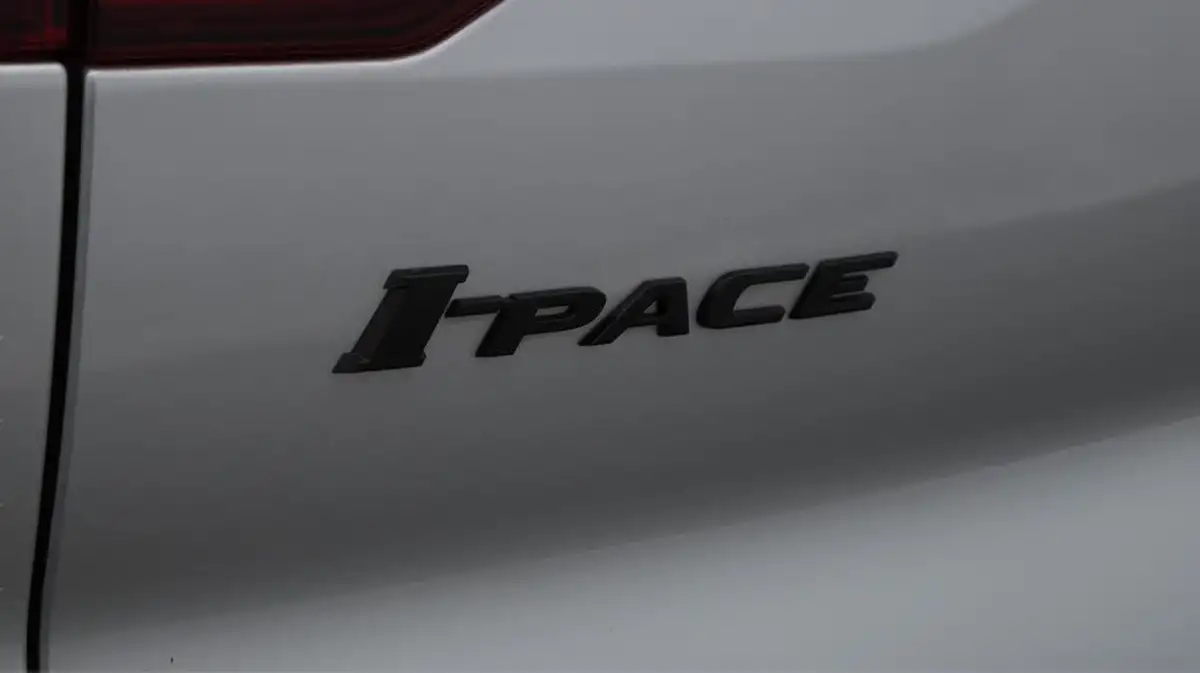 2022-jaguar-i-pace-ev400-hse-black-big-21