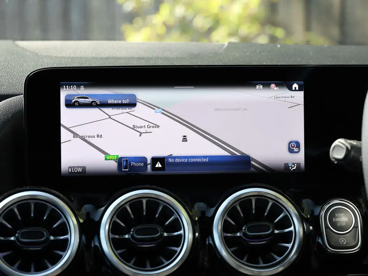 2024-mercedes-benz-gla-class-13-gla-200-amg-line-executive-big-7