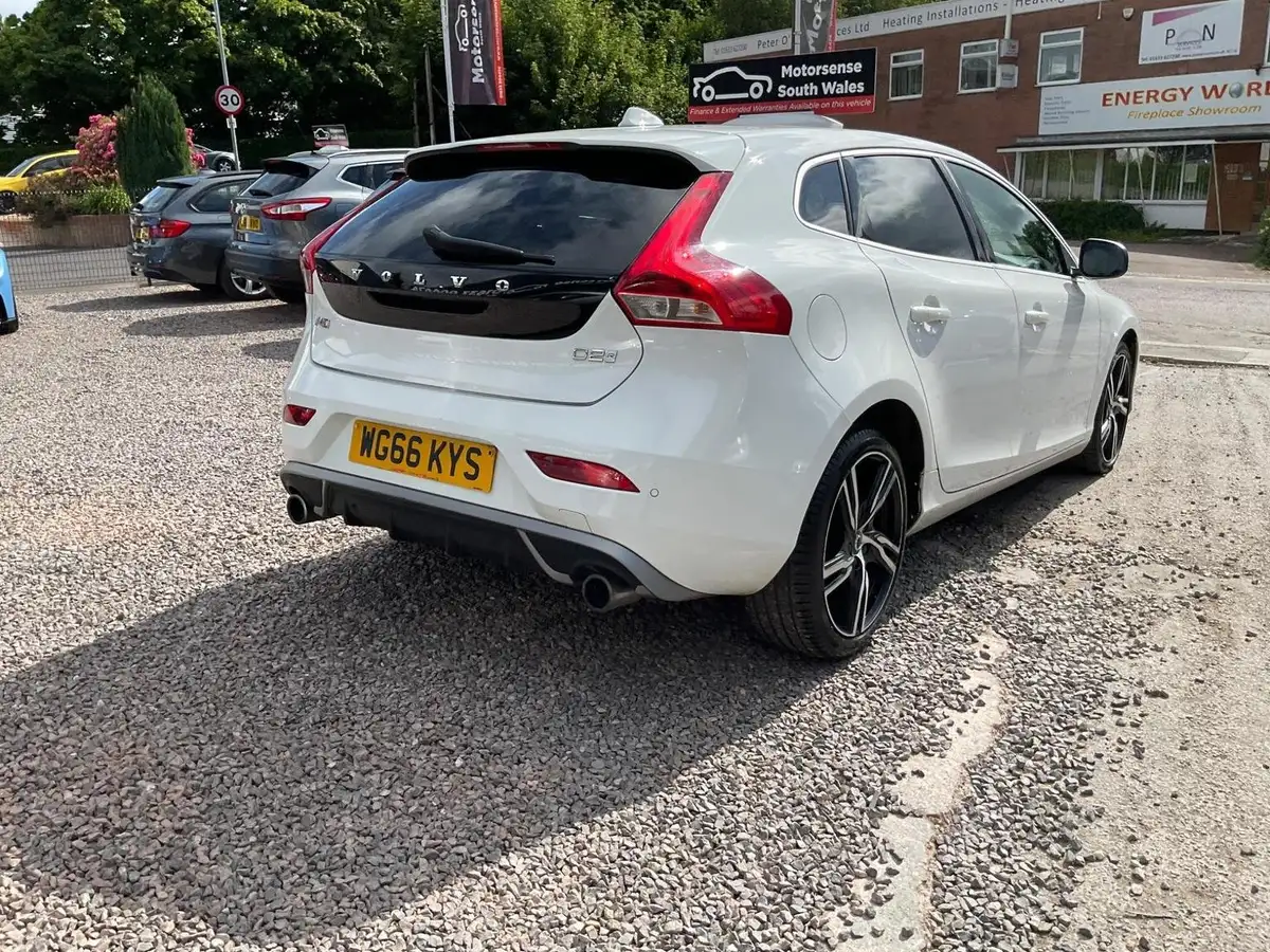 2016-volvo-v40-20td-d2-r-design-pro-big-66