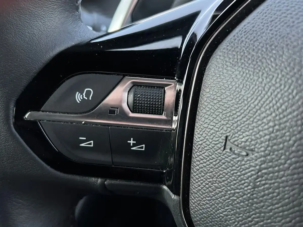 2024-peugeot-2008-suv-12-puretech-allure-136ps-hybrid-e-dsc6-big-18