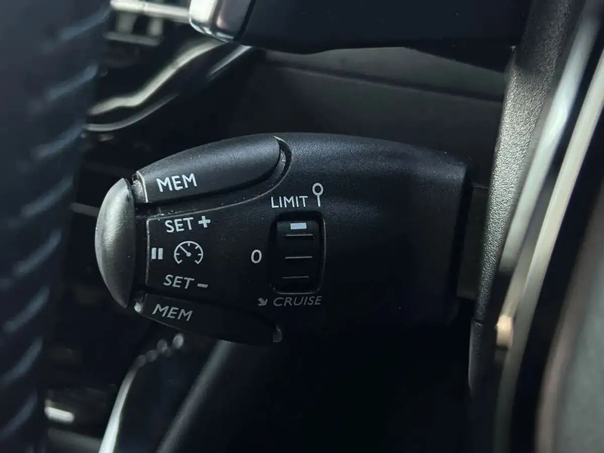 2024-peugeot-2008-suv-12-puretech-allure-136ps-hybrid-e-dsc6-big-42