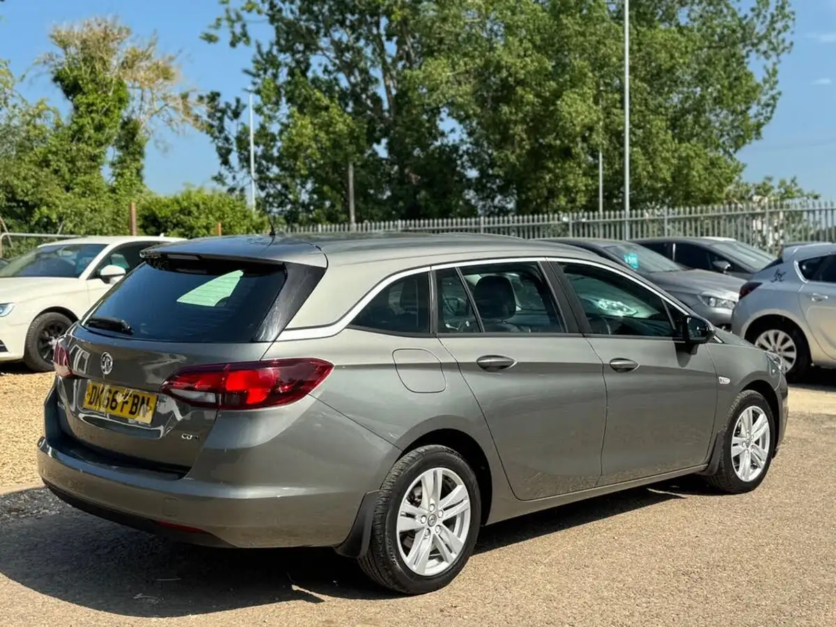 2015-vauxhall-astra-13cdti-design-16v-hatchback-big-16