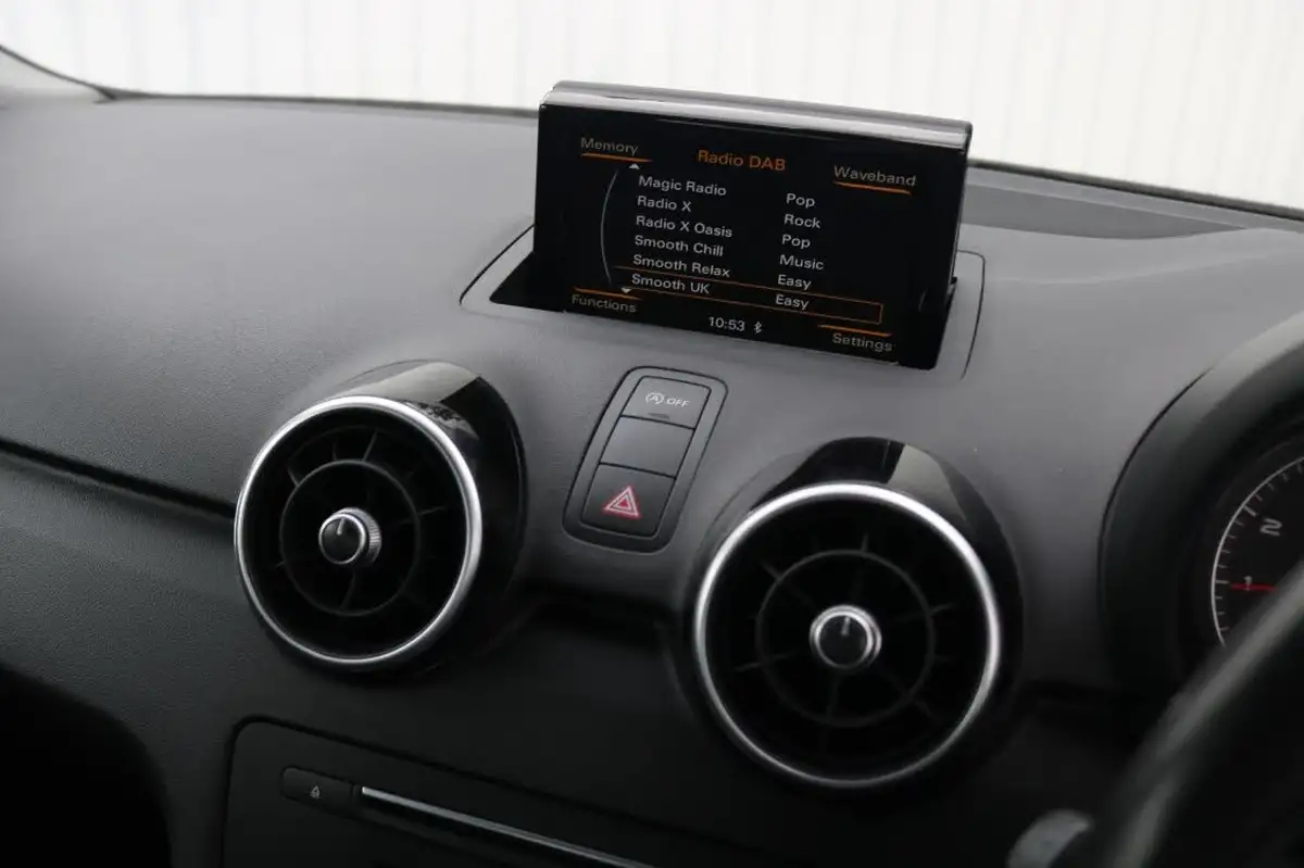 2017-audi-a1-14-tfsi-sport-hatchback-3d-big-28