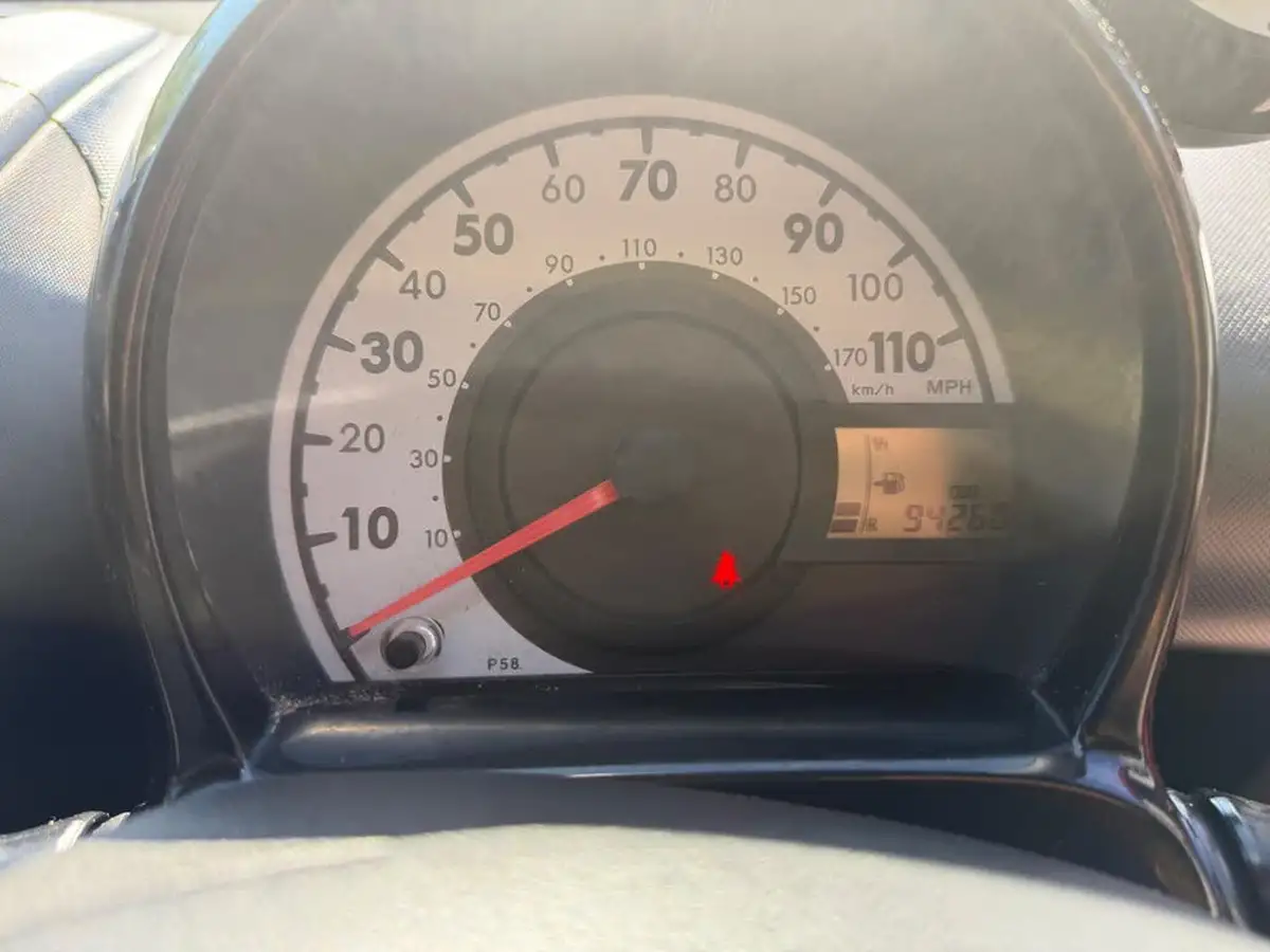2014-toyota-aygo-10-move-5d-big-33