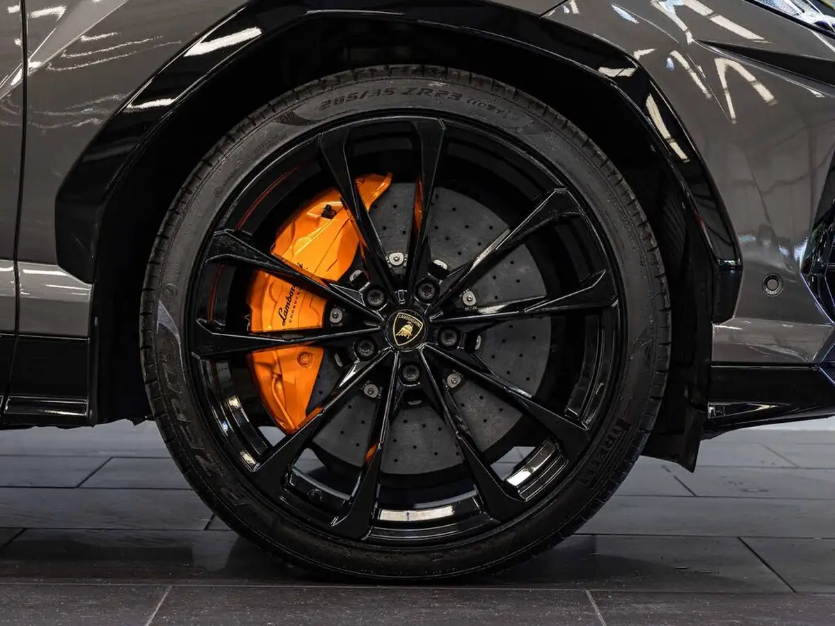 2021-lamborghini-urus-40-no-trim-big-8