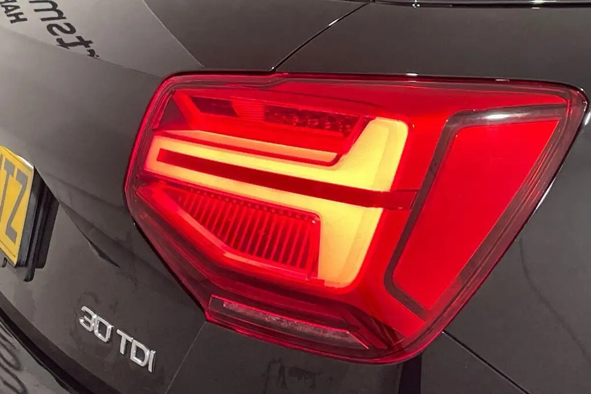2019-audi-q2-16-30-tdi-black-edition-big-15