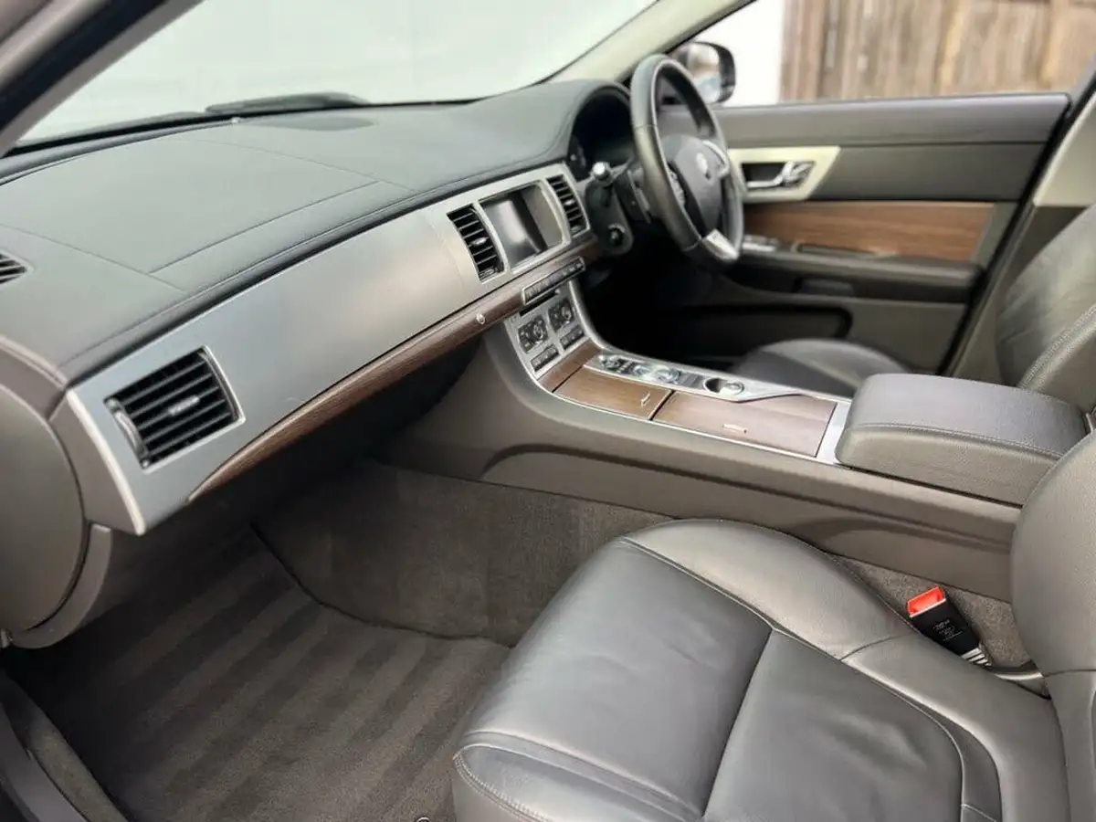 2015-jaguar-xf-22td-luxury-200ps-saloon-4d-big-22