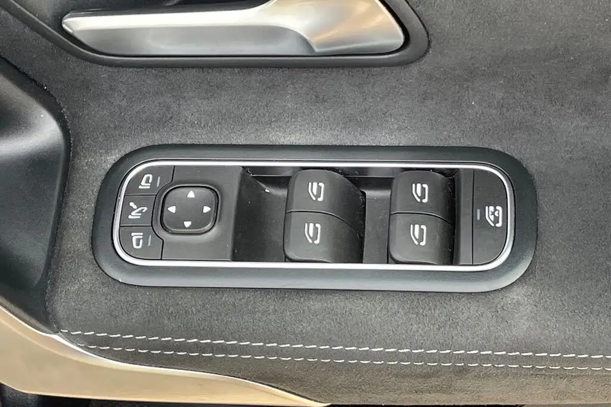 2021-mercedes-benz-a-class-13-a200-exclusive-edition-7g-dct-big-42