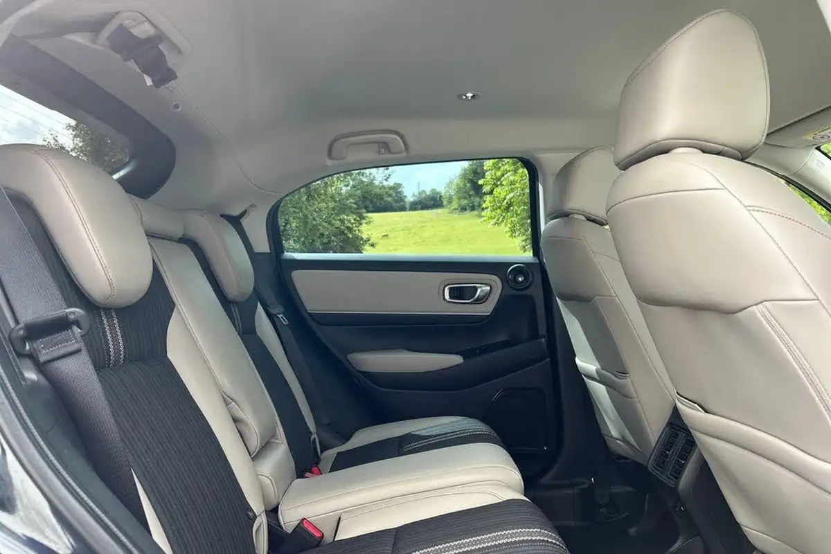 2022-honda-hr-v-15-i-mmd-advance-style-big-16