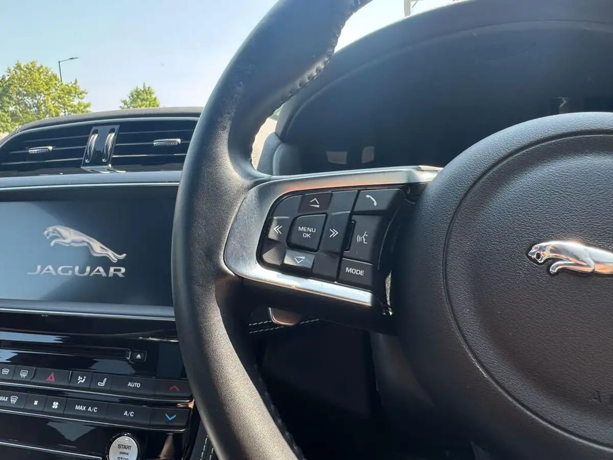 2020-jaguar-f-pace-20-i4d-chequered-flag-180ps-big-21