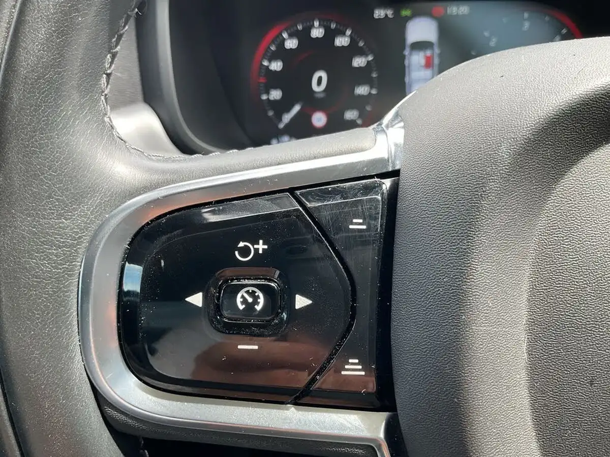 2019-volvo-s90-20td-d4-momentum-plus-big-21