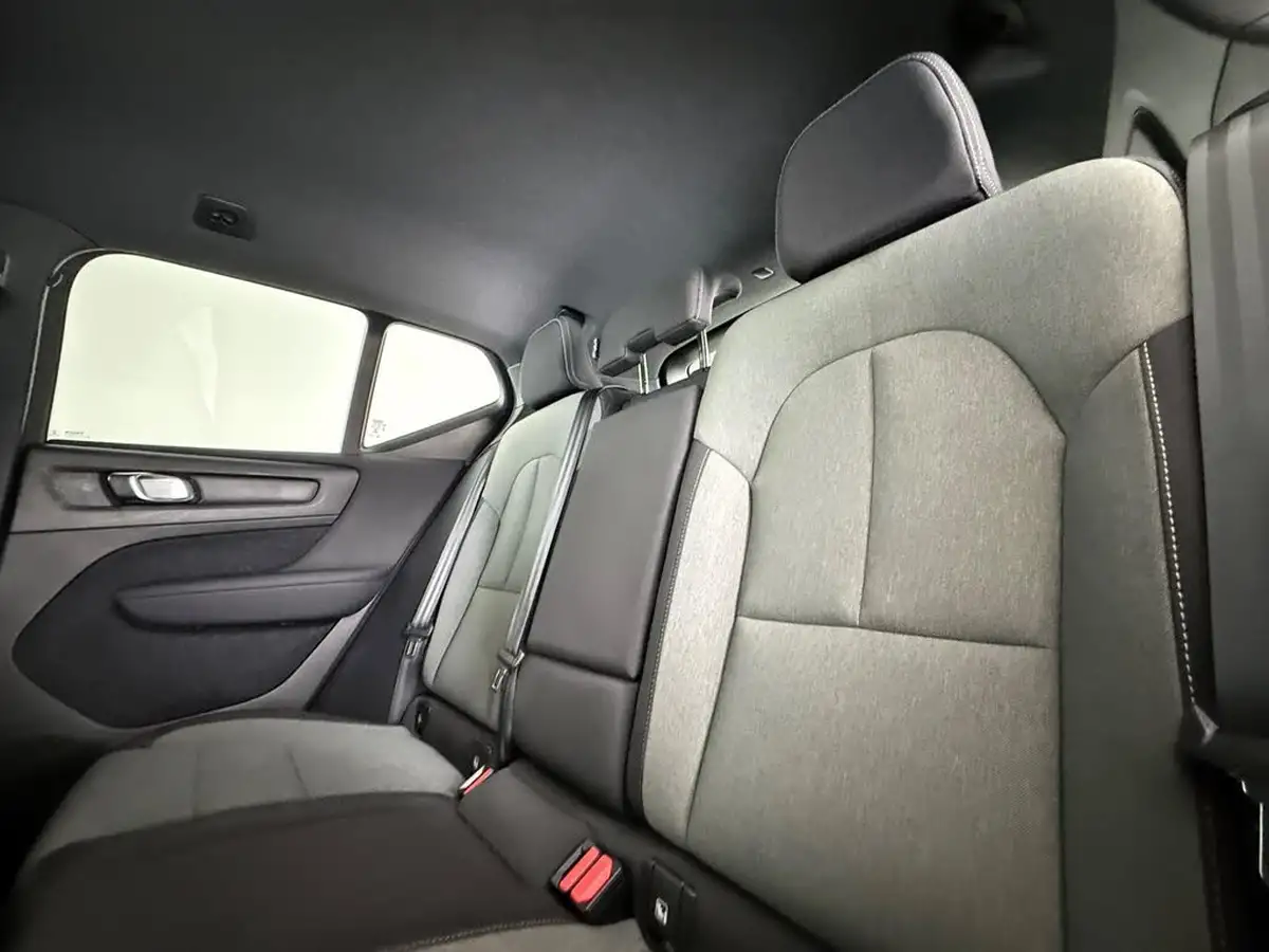 2021-volvo-xc40-15-t3-momentum-161bhp-big-16