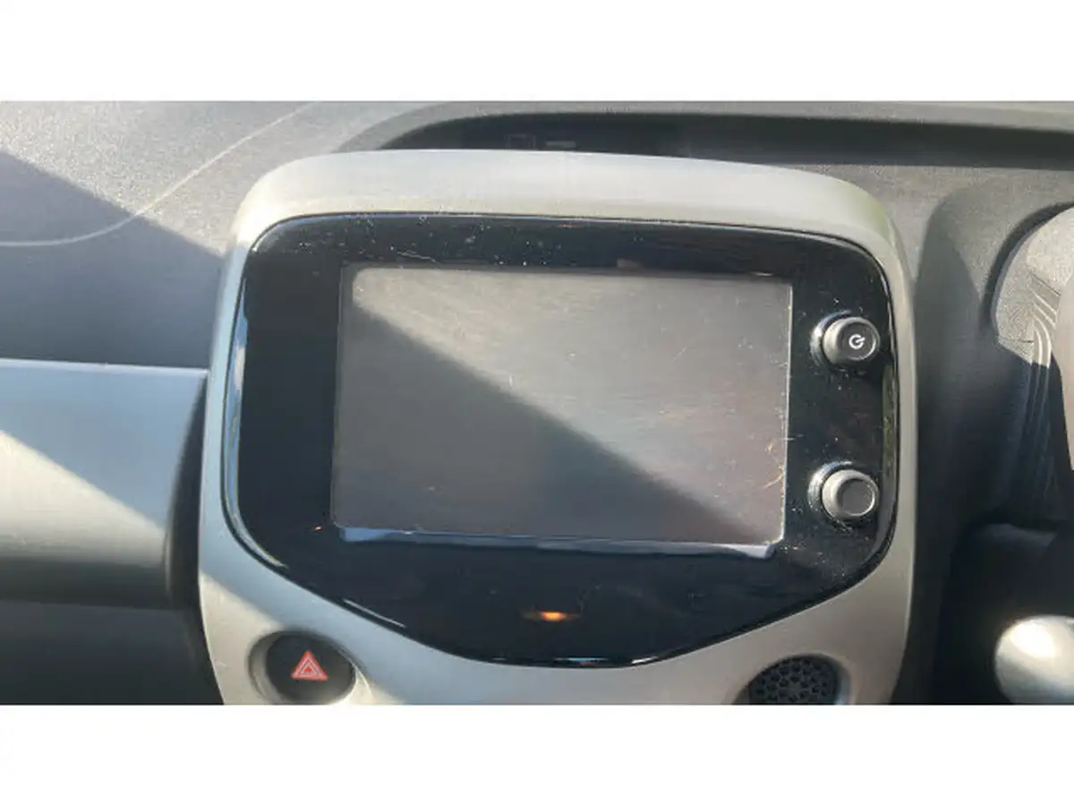 2017-citroen-c1-10-vti-feel-3d-big-11