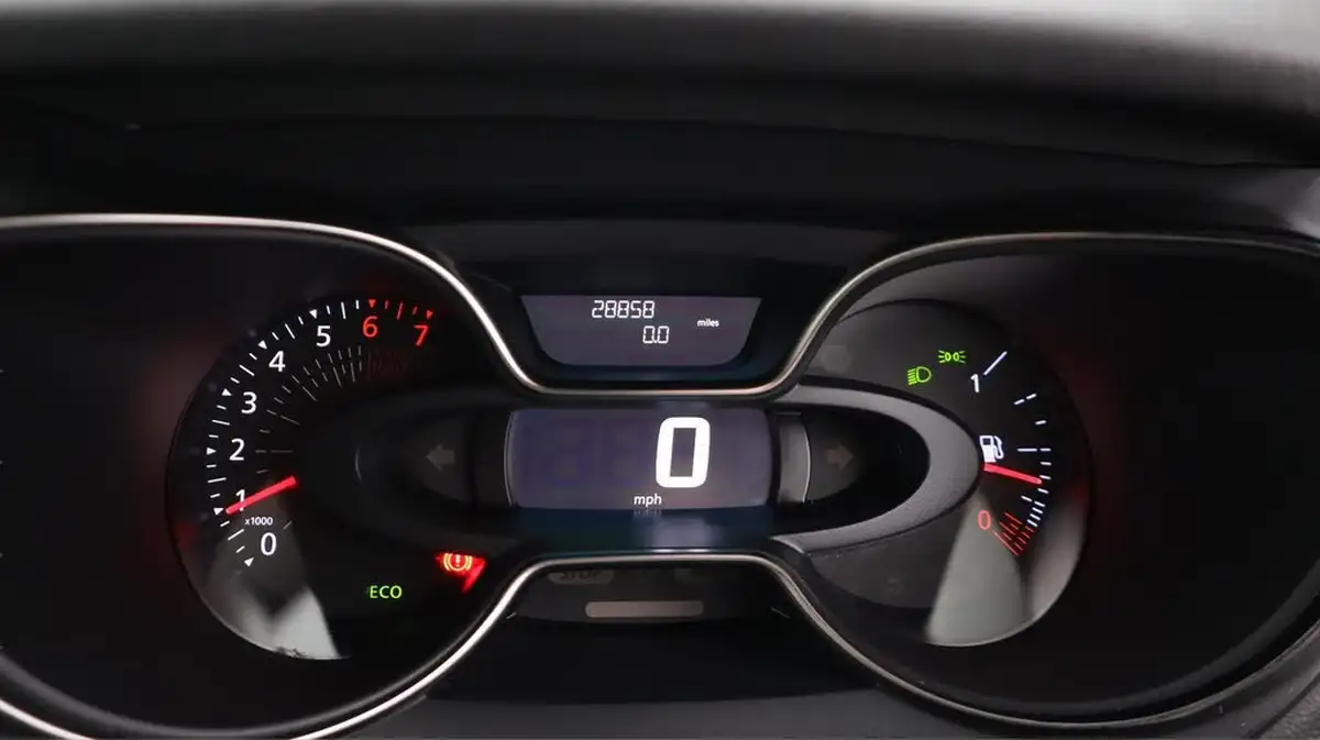 2020-renault-captur-09-tce-play-big-10