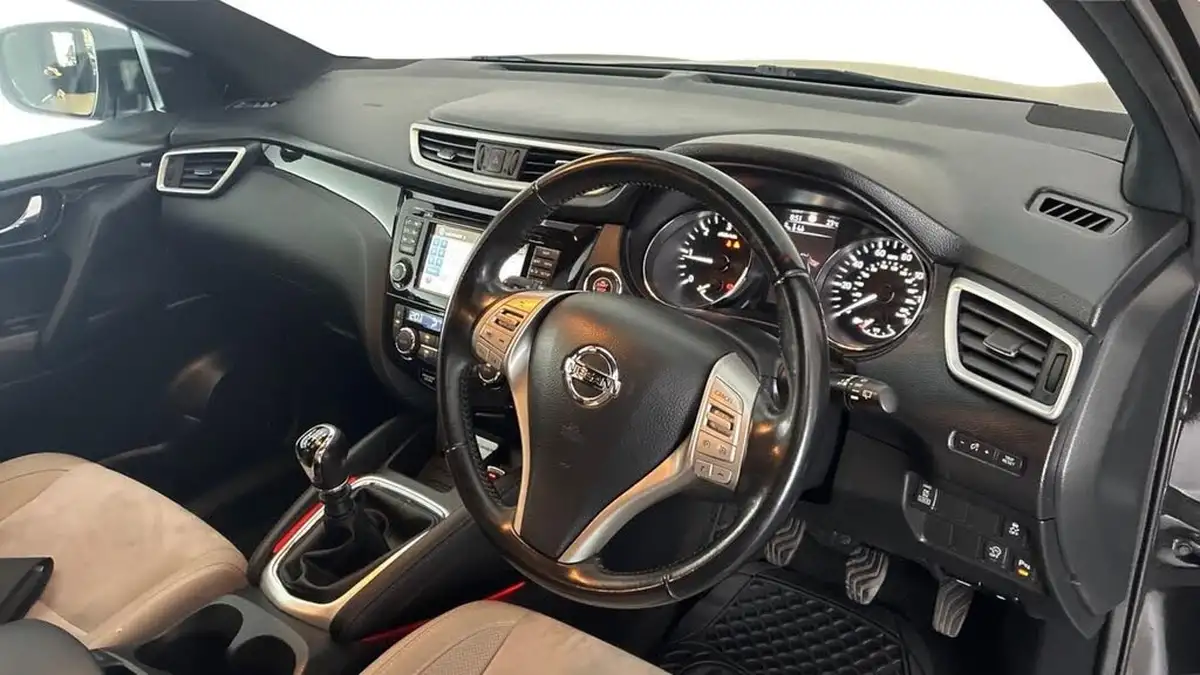 2014-nissan-qashqai-16dci-premier-limited-edition-big-2