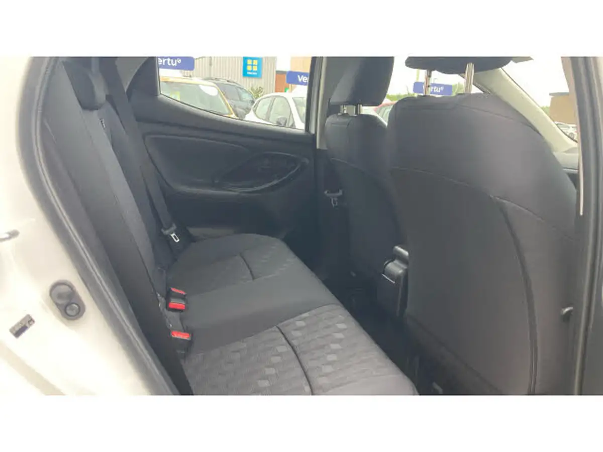2024-toyota-yaris-15-vvt-i-icon-big-15