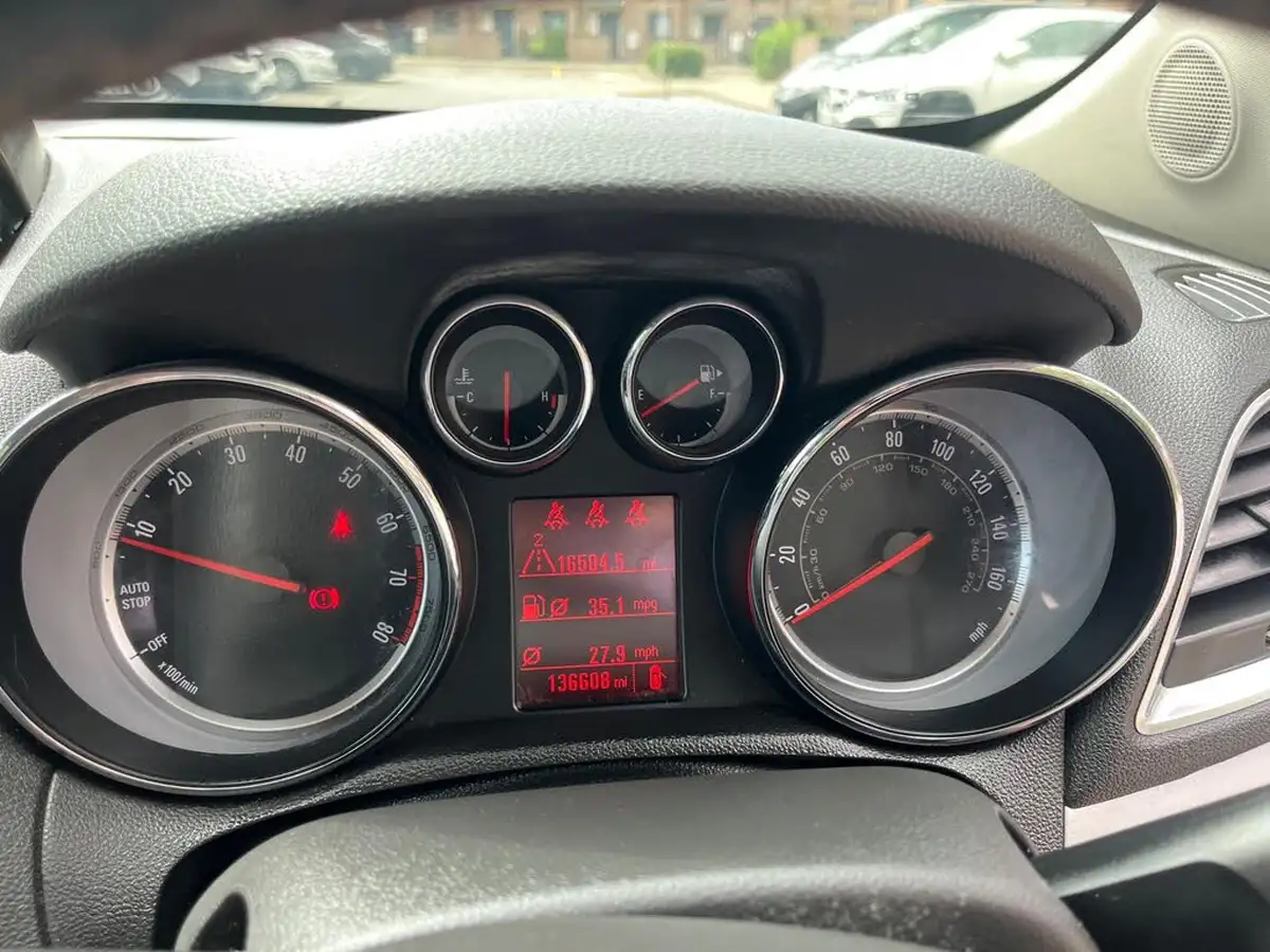 2013-vauxhall-mokka-16-exclusiv-big-32