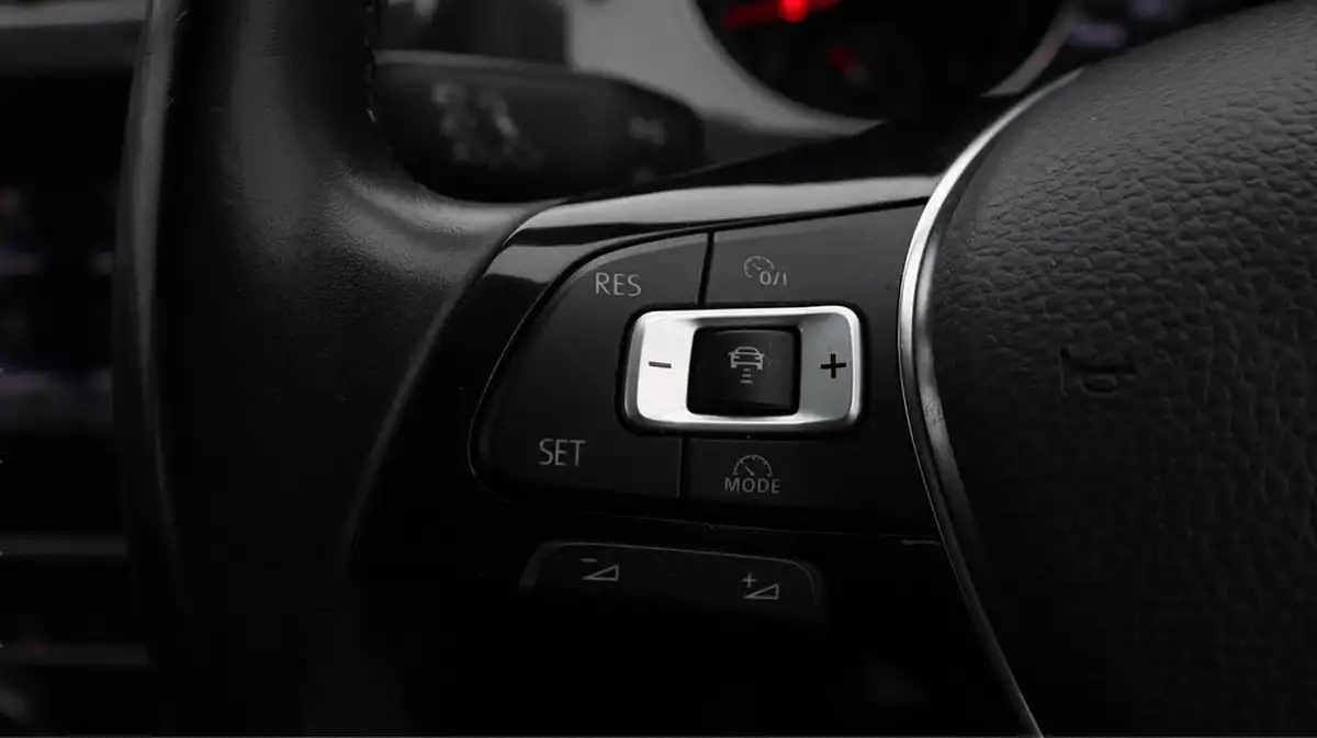 2017-volkswagen-golf-14-tsi-se-nav-ss-hatchback-5d-big-22