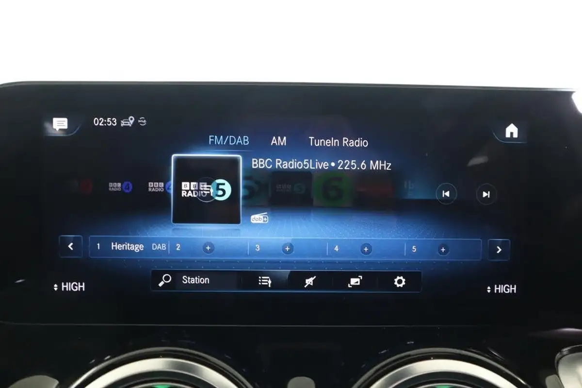 2022-mercedes-benz-glb-class-20d-glb220d-amg-line-premium-plus-big-38