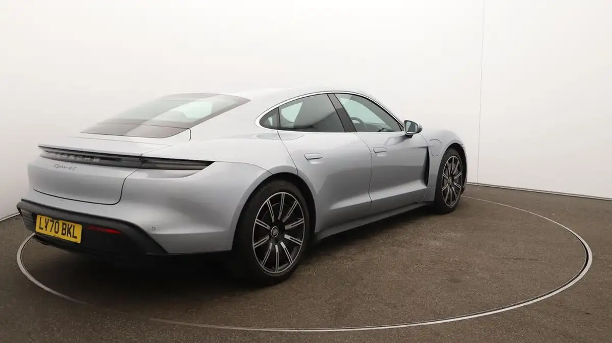 2020-porsche-taycan-e-4s-530ps-big-56