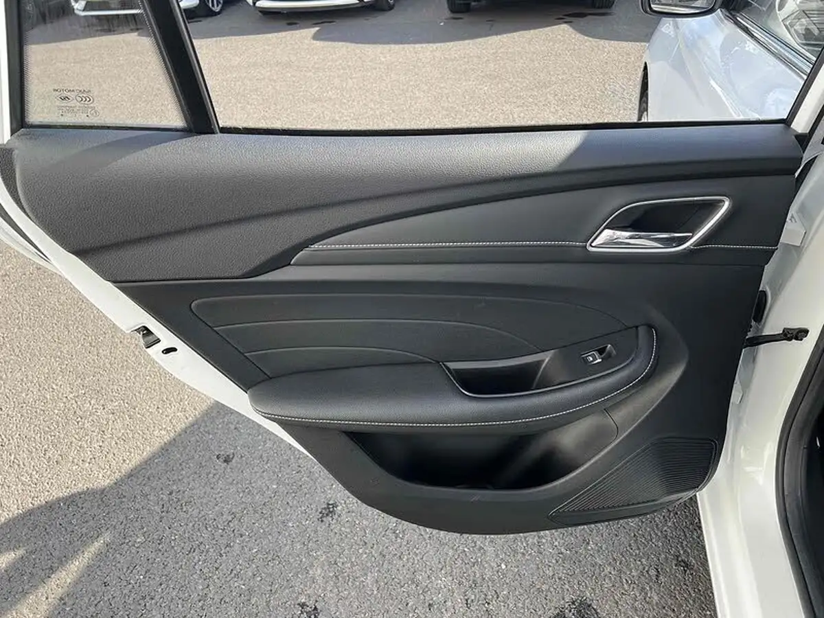 2020-mg-mg5-e-excite-ev-big-28