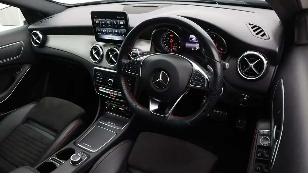 2019-mercedes-benz-gla-class-16-gla-200-amg-line-edition-7g-dct-big-9