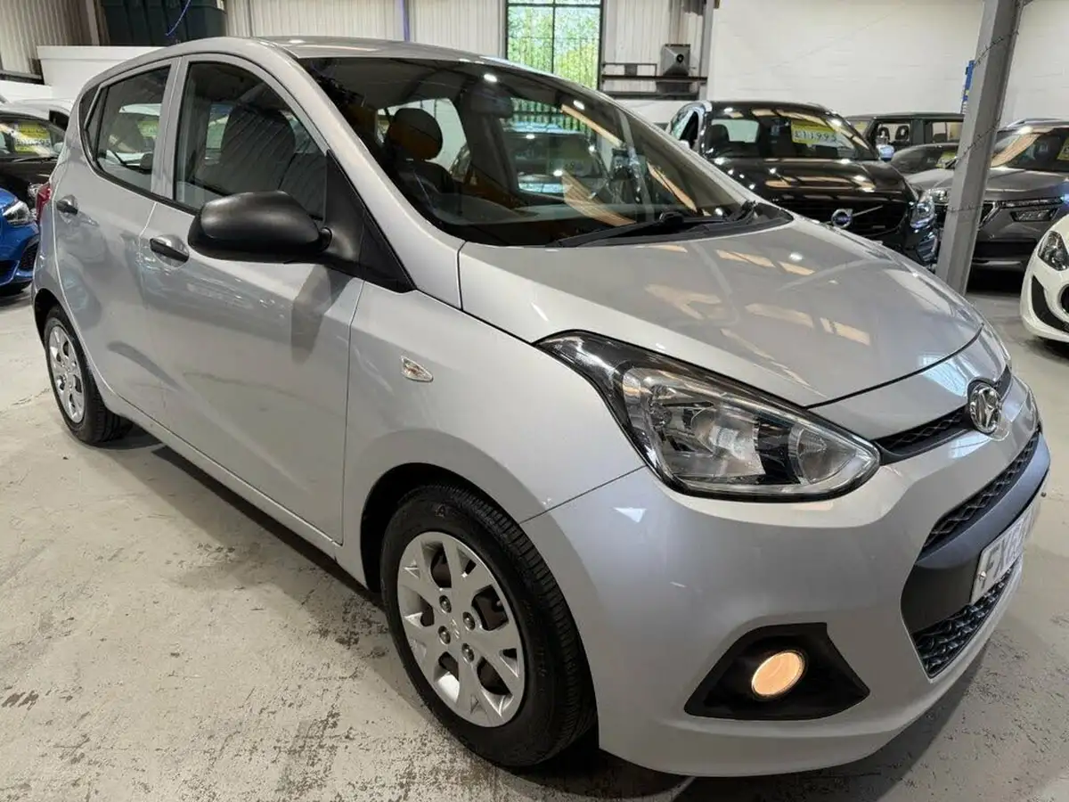 2015-hyundai-i10-10-blue-drive-s-big-0
