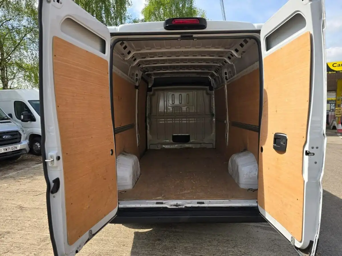 2022-citroen-relay-22bluehdi-35-l3h2-enterprise-panel-big-10