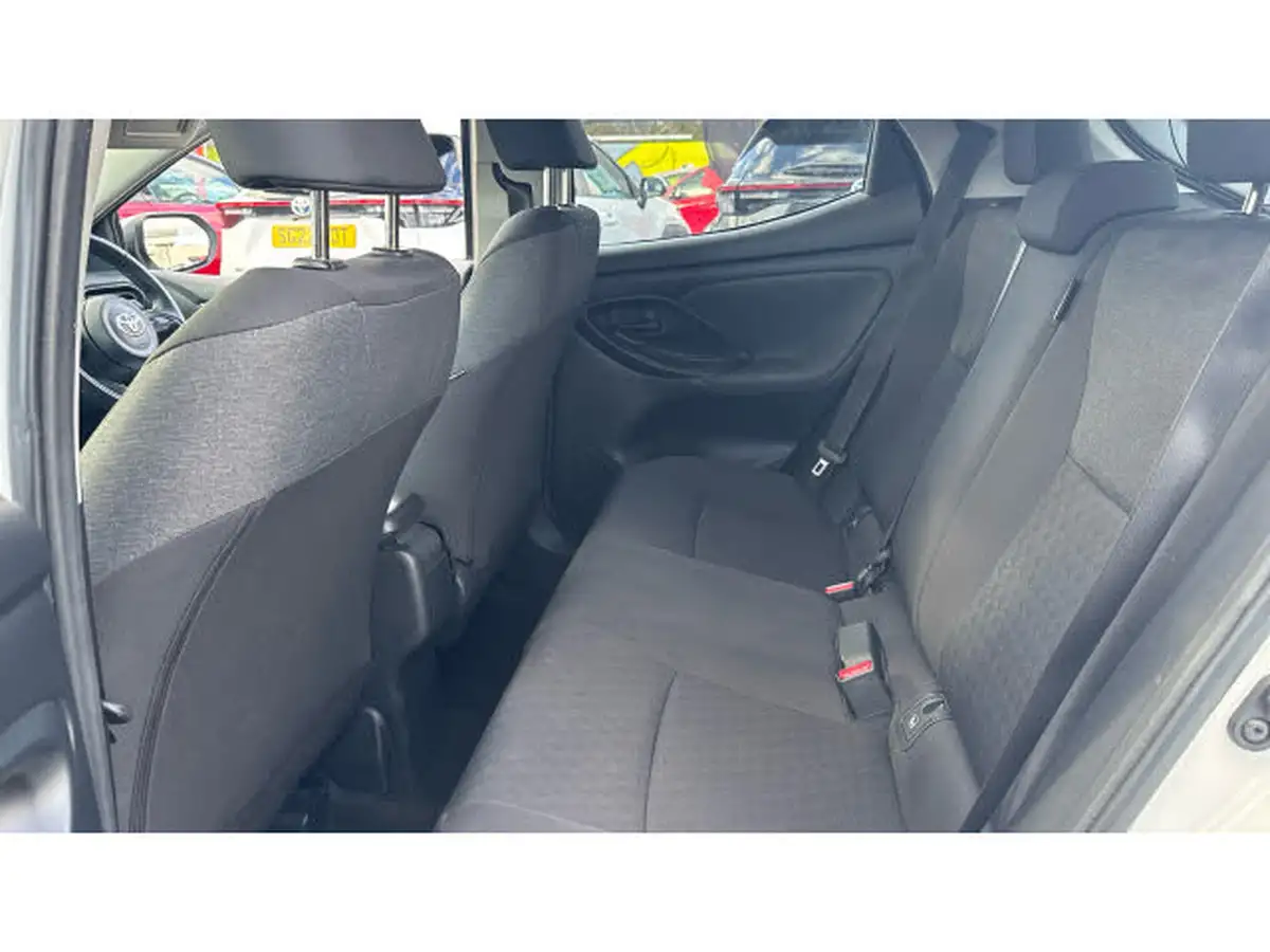 2022-toyota-yaris-15-vvt-i-design-big-12