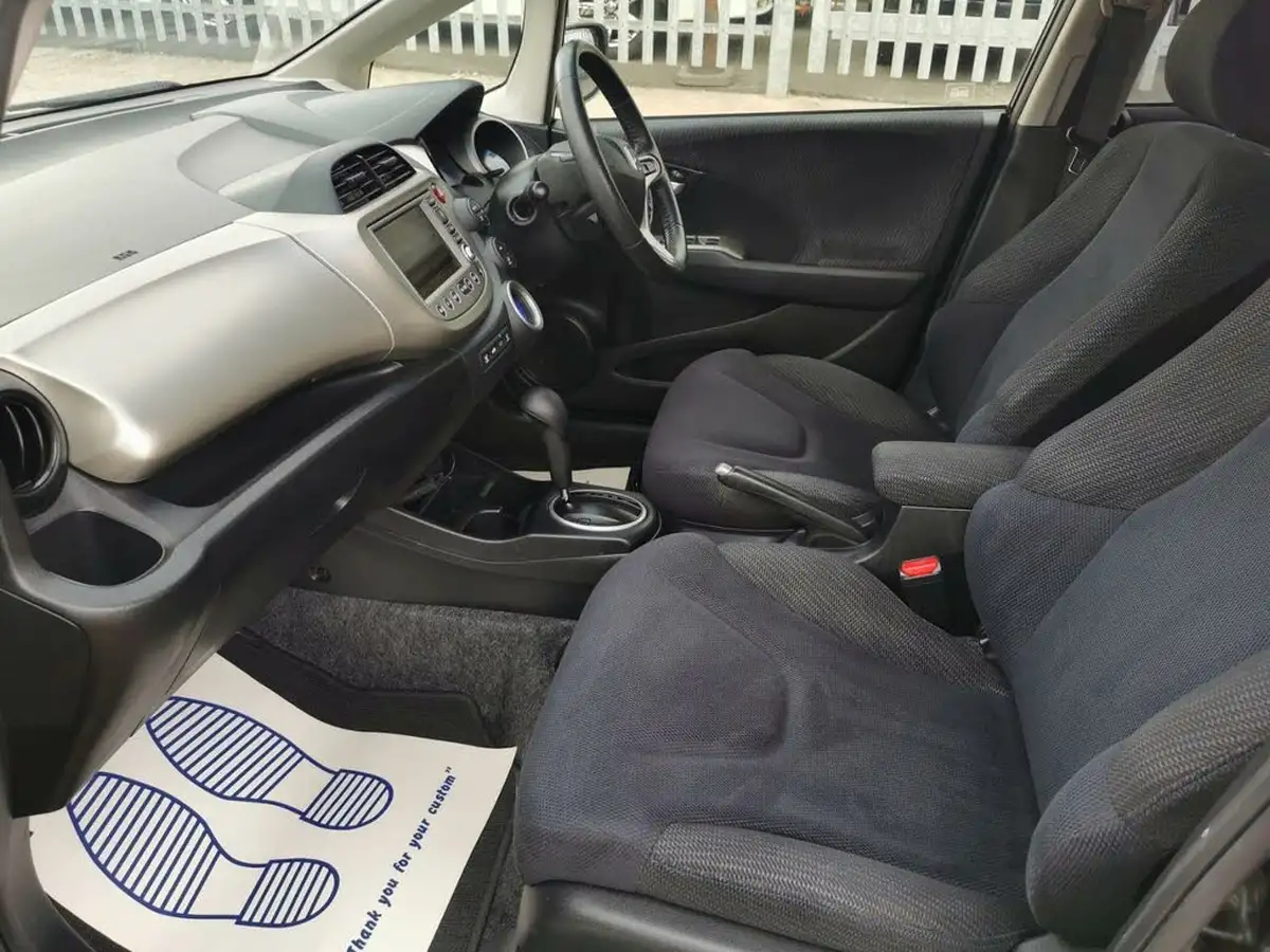 2012-honda-jazz-big-44