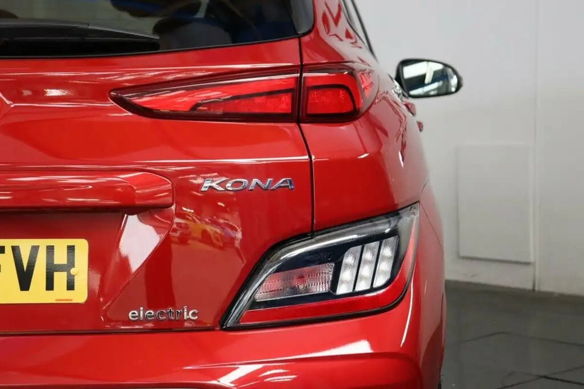 2022-hyundai-kona-e-premium-204ps-64kwh-7kw-obc-big-21