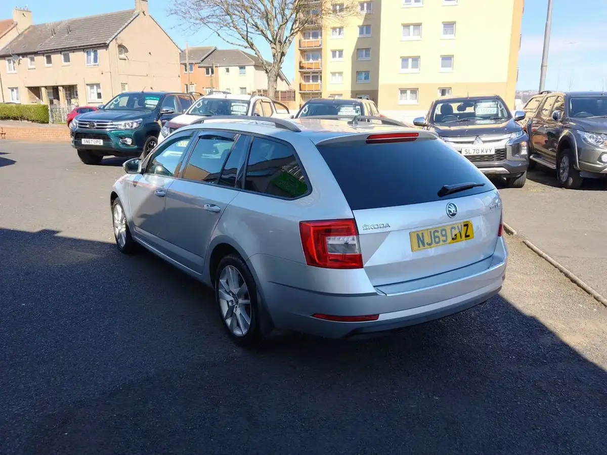 2019-skoda-octavia-20tdi-se-l-estate-dsg-big-6