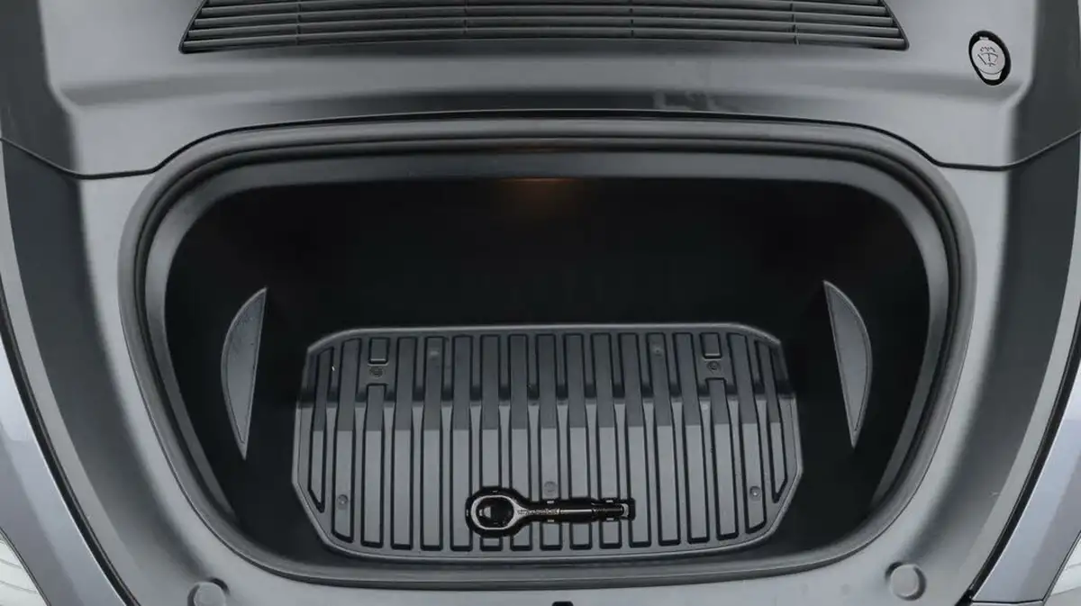2023-tesla-model-y-e-rwd-big-19