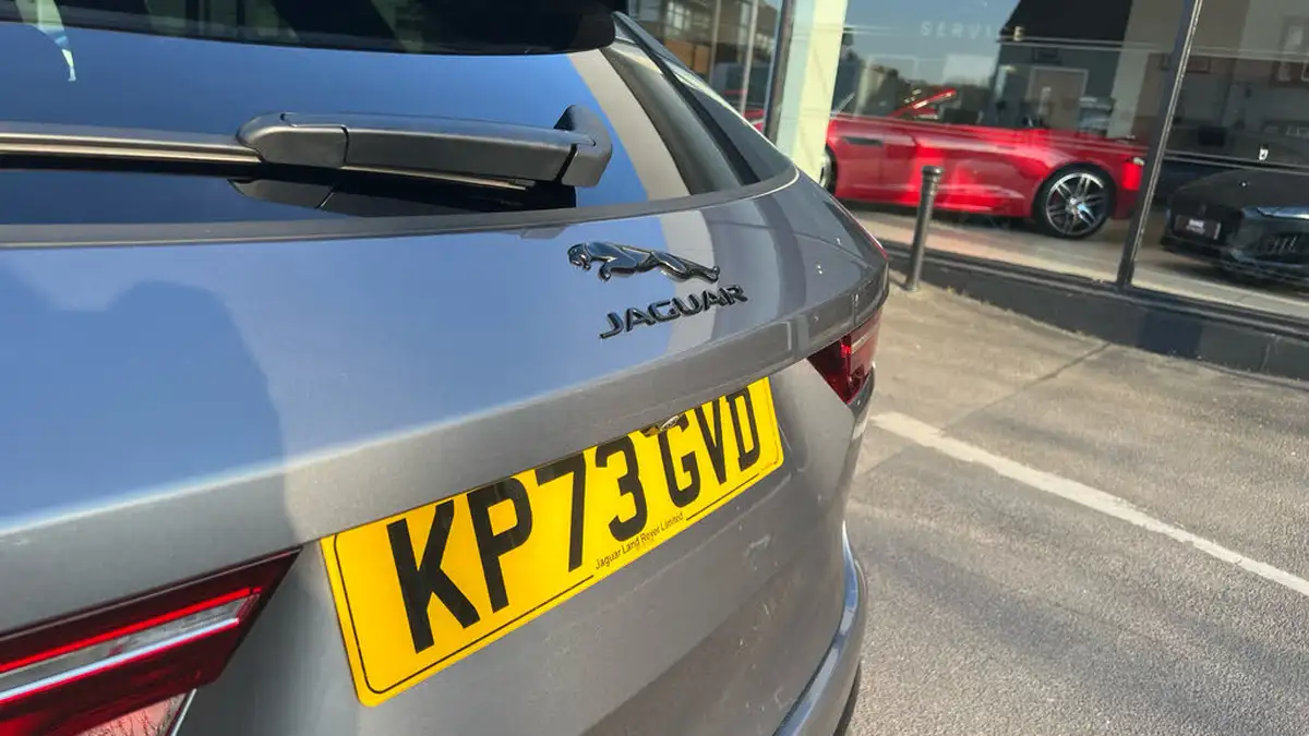 2023-jaguar-f-pace-20-p250-r-dynamic-hse-black-big-25