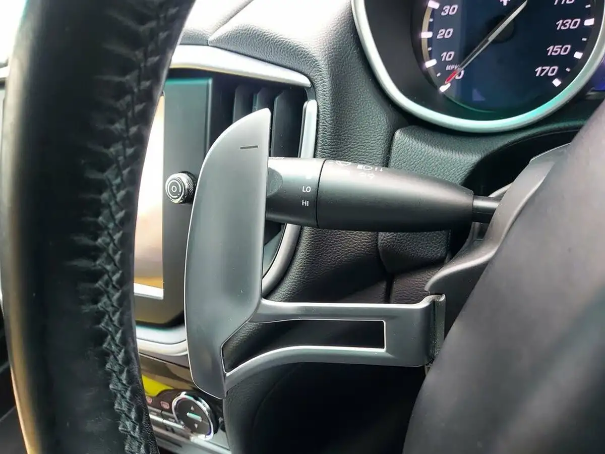 2015-maserati-ghibli-30td-big-38
