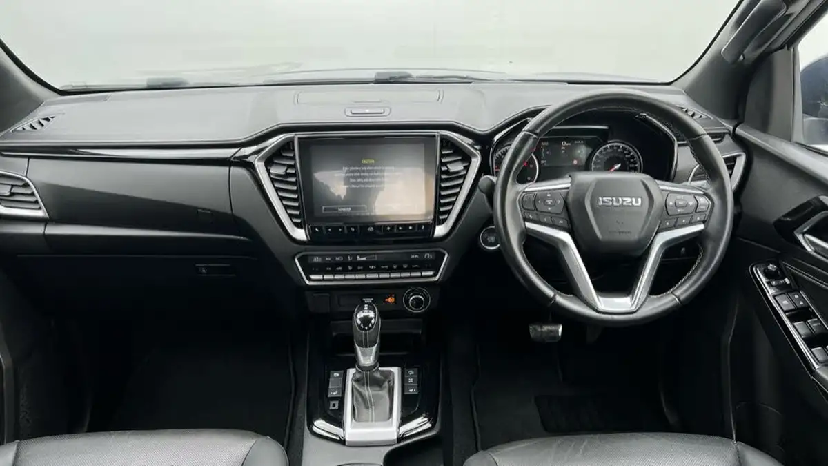 2023-isuzu-d-max-19td-v-cross-auto-big-10