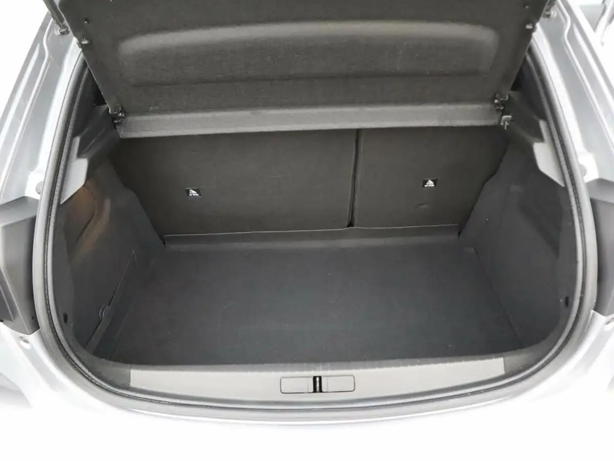 2022-peugeot-208-e-allure-premium-big-6