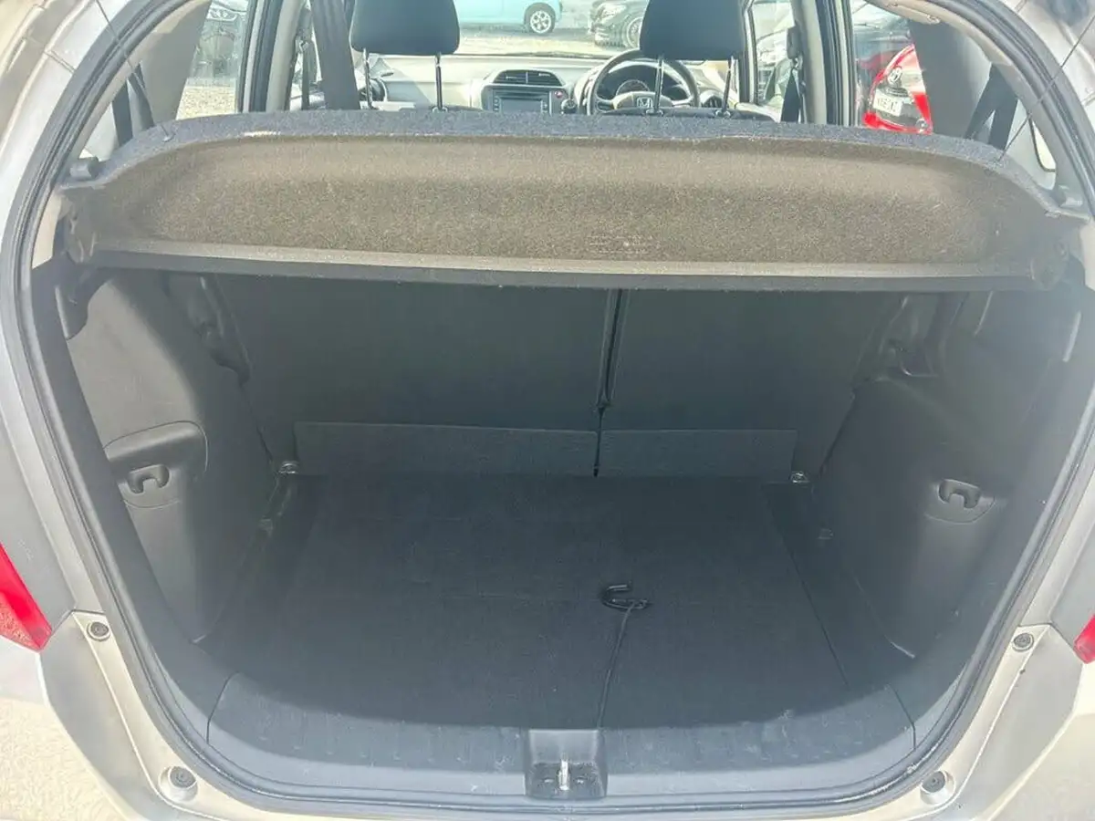 2013-honda-jazz-12-s-big-20