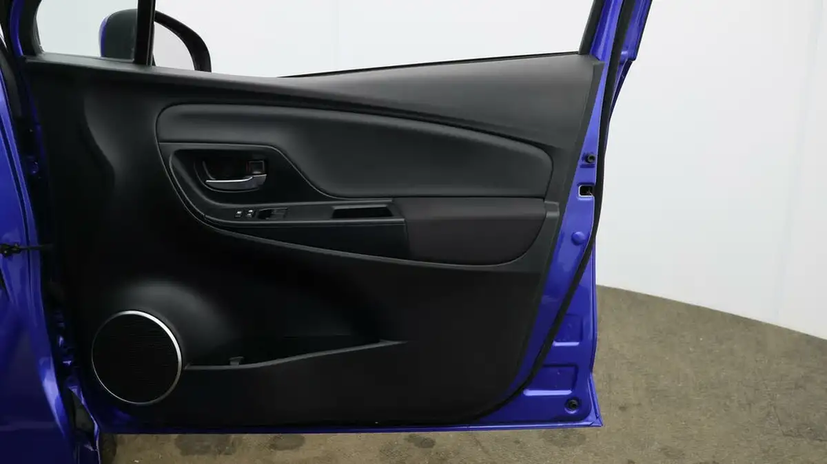 2020-toyota-yaris-15-vvt-i-y20-98bhp-hybrid-1497cc-e-cvt-big-14