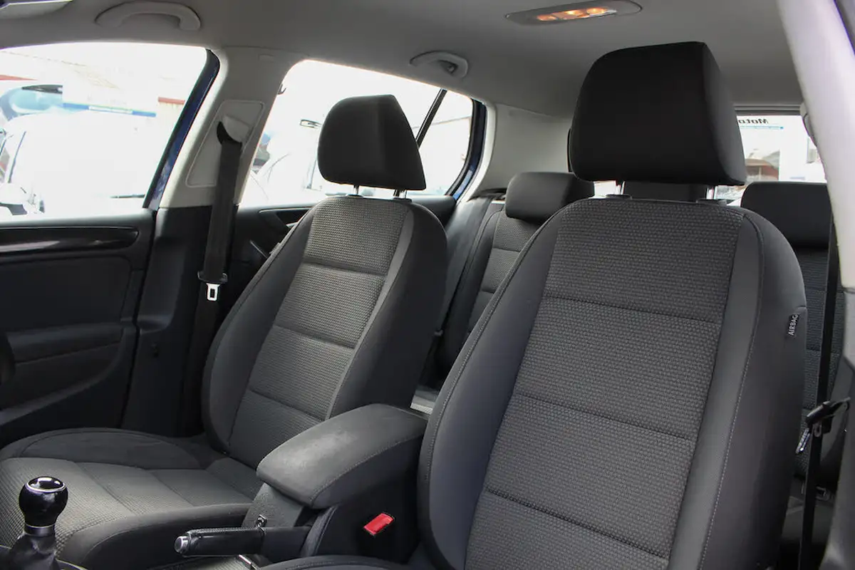 2012-volkswagen-golf-16td-blue-motion-match-5d-big-18